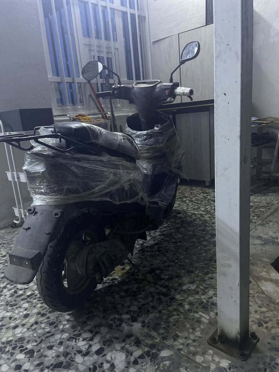 دراجة ماكس بيجي 60ما بيهة اي شي كلهة بلادي الكابريتر جديد لا اطوف ولدراجة نضيفة كلش بس الكفر واحد بيهة ماكو ولكفر الخلفي ماكو الدراجة بلادية وجديدة سعرها مناسب 350بيهة مجال الرقم فقط واتساب ***********
