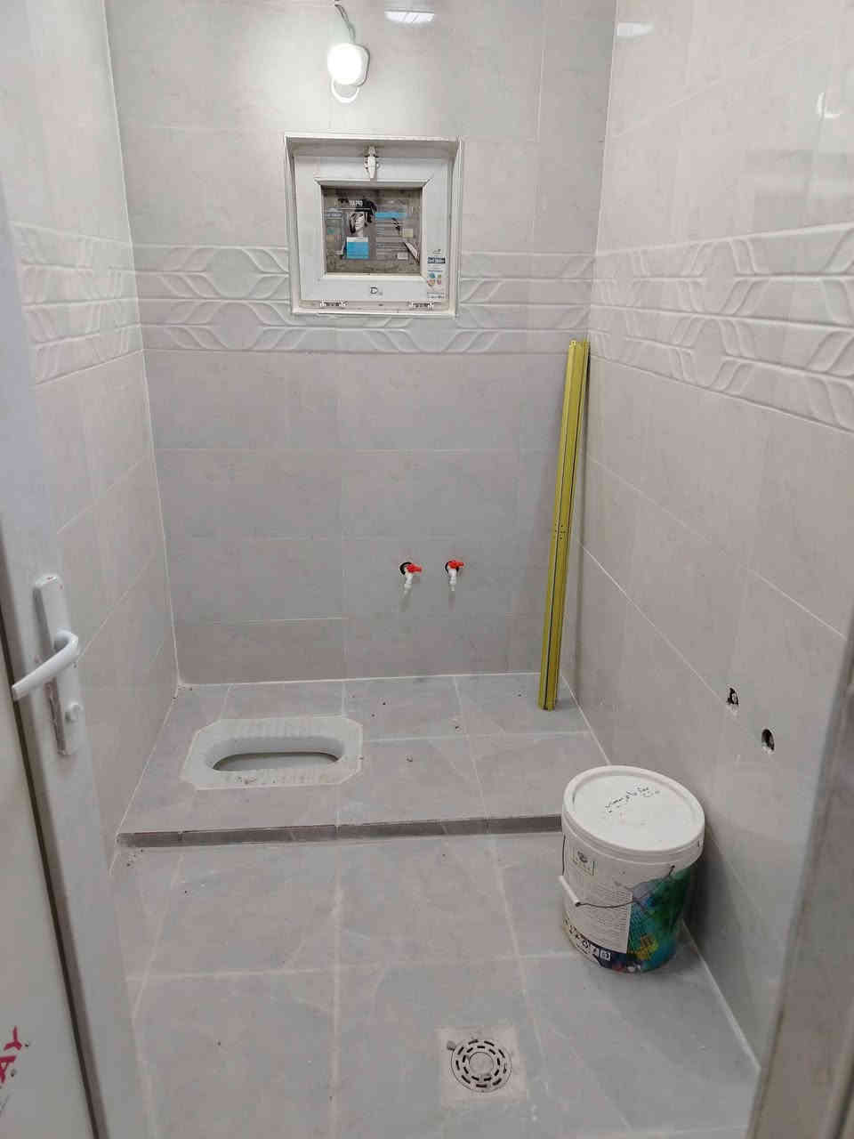 دار للايجار طابق الثاني
كركوك حي عدن مدينه الألعاب. قرب جامع تحسين صوراني
يحتوي على غرفتين نوم مع هول كبير ومطبخ وصحيات وبلكونه
سعر 200الف ماء وكهرباء على المستأجر
***********📞
*********** 📞
