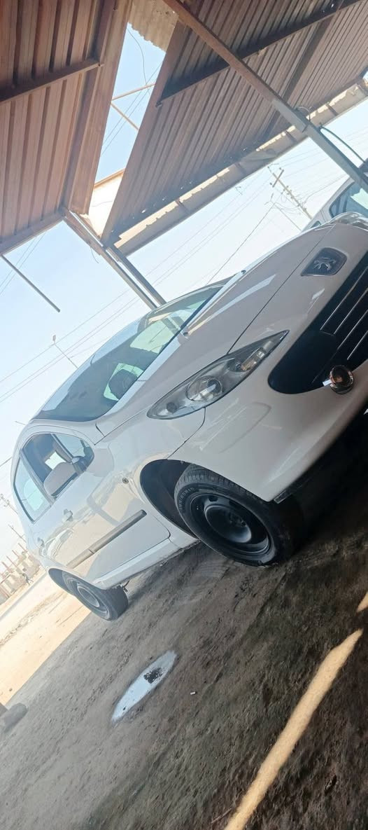 للبيع بيجو فرنسي 
٣٠٧ 
٢٠٠٦
لون ابيض رقم قادسيه 
كير محرك تمام مكفول
حداديه جديده للصدر 
تبريد عطل بس ميكلف اذ تسوي
بدون حادث او غرامات 
مكان نجف 🙏
٤٨ورقه


**إذا كنت صاحب هذا الإعلان وتريد حذفه لأي سبب، رجاءا أرسل رسالة إلى الدعم الفني**