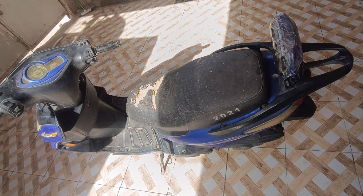 سلام عليكم دراجه سكنس للبيع شغاله فول كهربائيات عوزهة بس كابريتر ب 230 وبيها مجال *********** مابي واتساب
