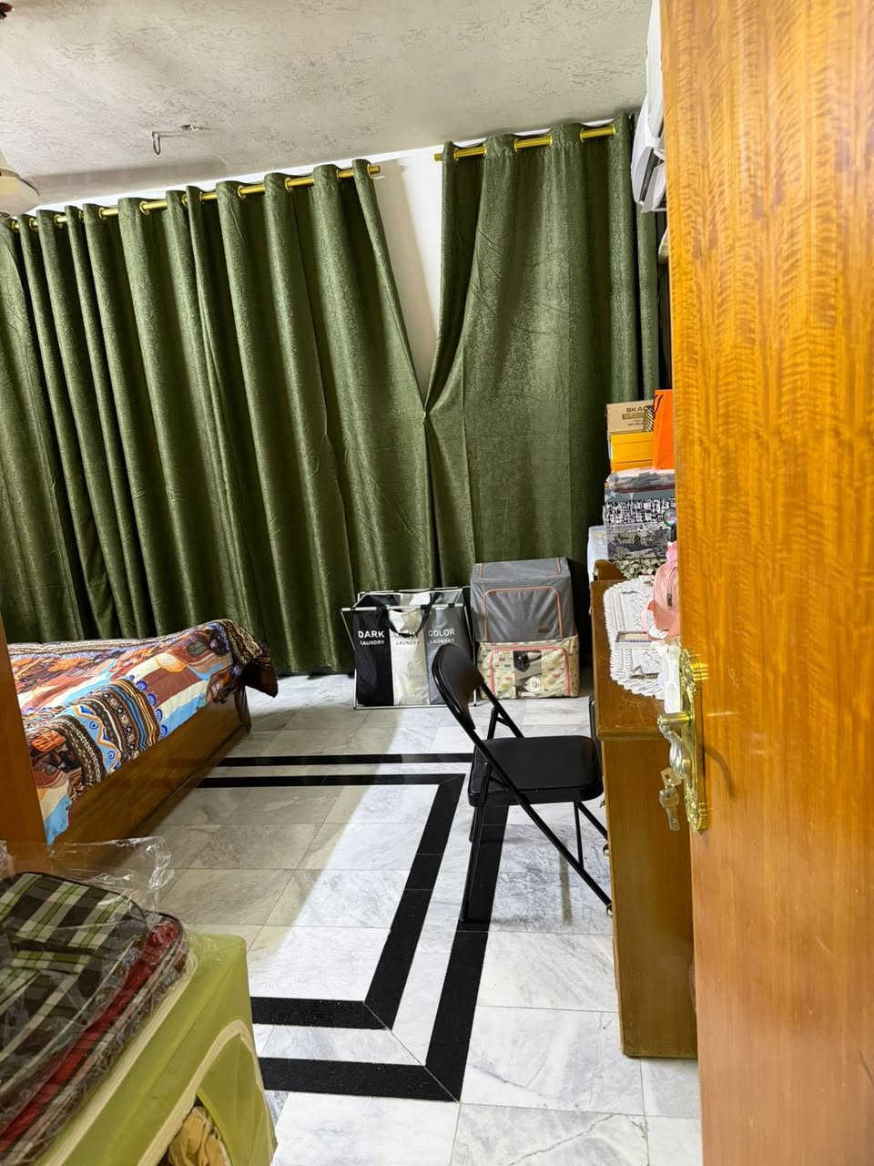 بيت للبيع مساحة ٦٢ متر واجهة ٤.٧٥ نزال ١٣
العنوان حي القاهرة حي المعلمين📍
يحتوي على صالة مطبخ خدمات 
طابق ثاني غرفتين نوم
الطابق الثالث  غرفة نوم  
للاستفسار الاتصال : ***********☎️
