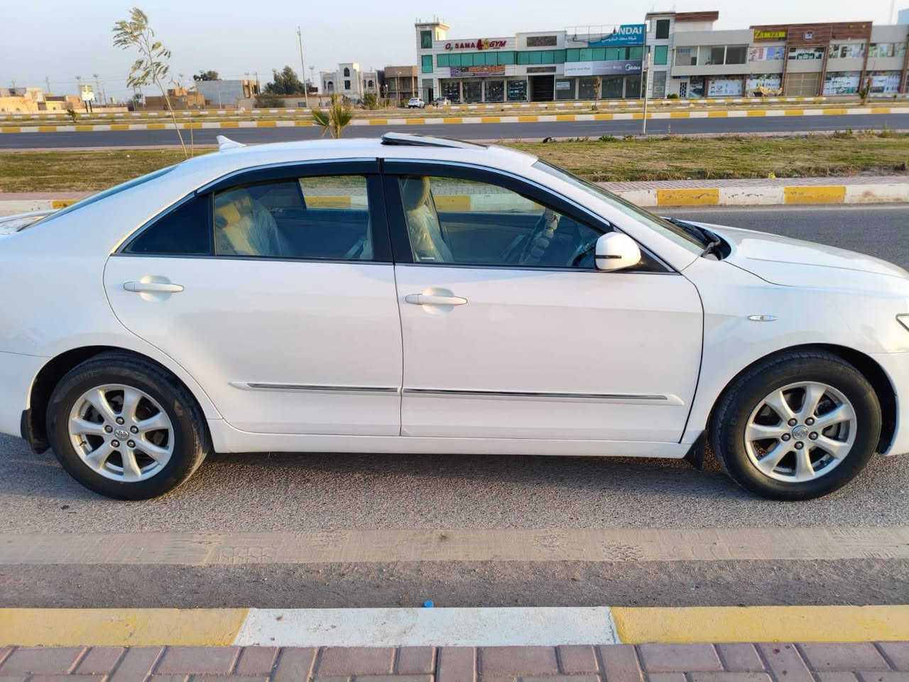 بسم الله يا الله 
🚗 للبيع — تويوتا كامري 2008
🔹 مكفولة كفالة عامة من قطره الصبغ والتبديل 
🔹 گير ومحرك مكفولات ع شركه ممفتوح بلاد 
🔹 رقم بغداد — تحويل مباشر
🔹 صدر أمامي خلفي جديد 
🔹 تاير جديد
🔹 باتري جديد
🔹 تدفئة وتبريد شغالين 100٪
🔹 مرايا كهرباء
🔹 شاشة + كامرة
🔹 حساسات خلفية
🔹 جرس 120
🔹محرك 2400 لا تبخير ولاتنقيص بلاد ع شركه ممفتوح 
💎 برده خلفيه 
📍 مكان السيارة: الرمادي — الـ5 كيلو
💰 السعر: 127وبيها مجال قليل
الشراي يتصل وبلخدمه 
***********
***********
