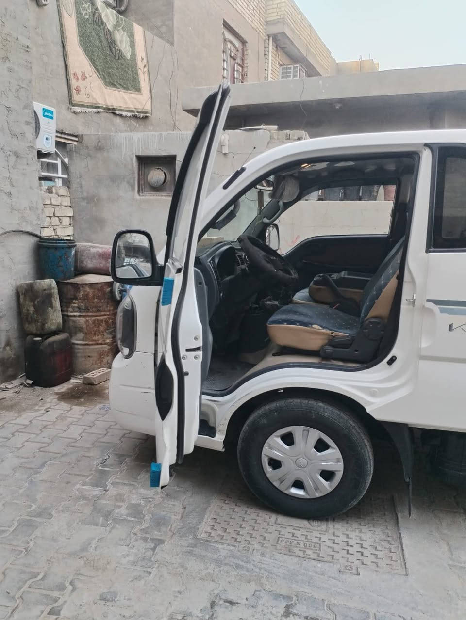 السلام عليكم كيا عموشه موديل 23 السياره ماشيه 65 حقيقي السياره كفاله بارد قليل جدا كامله مابيها اي نقص تحويل مباشر مكان الدوره اتصال
***********
***********
