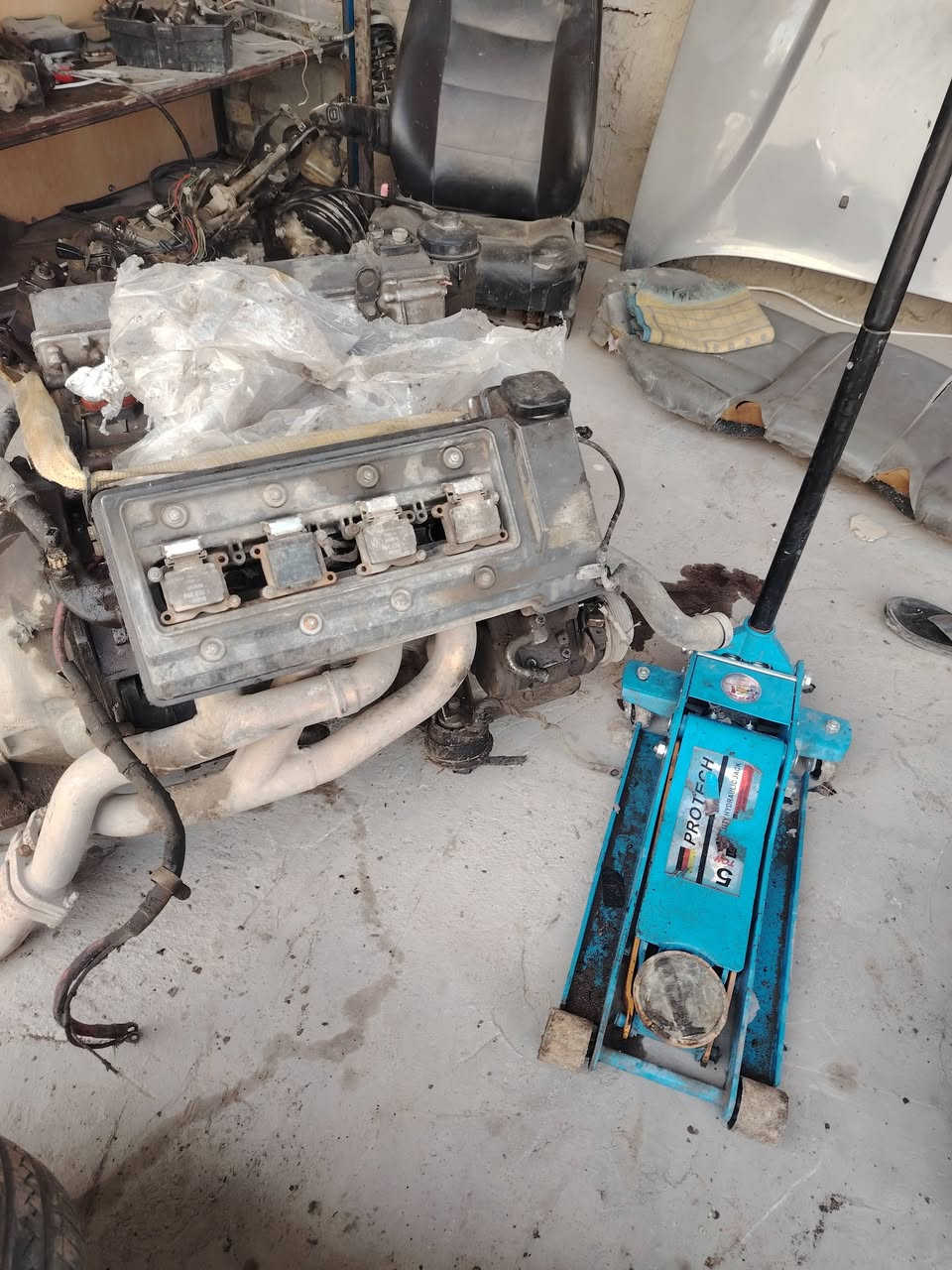 قطع غيار بي ام ٥٢٥ او ٧٠٠ شتريد موجود شرط الظمان مكان بغداد الأمين ***********
