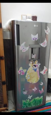 ثلاجه • حجم وسط • نضيفه