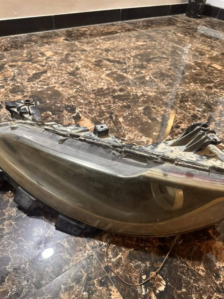 لايتات موديل 15,16,17 بيهن زرع لايت زينون يحتاجلهن بس جلي المازدات والد مايشتغل سعرهن 150 وبيهن مجال 
***********
