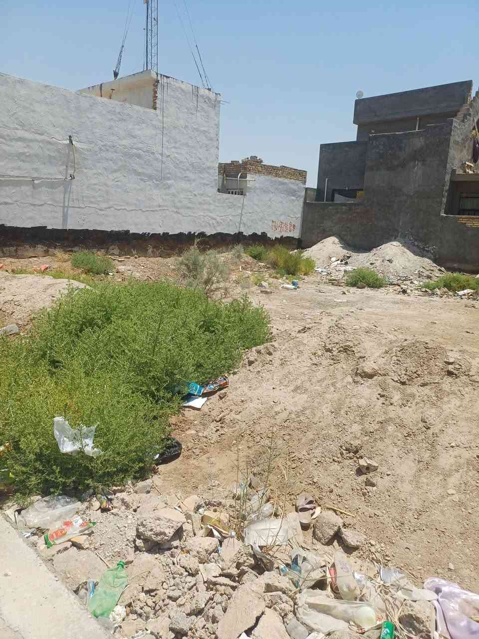 قطعة أرض طابو صرف المساحه ٣٠٠ متر حي الكرار خدماة كامله رصيف تبليط ماء كهرباء بالقرب من المدرسه الحديديه ومدرسة المستقبل المشرق الابتدائيه وقريبه من السايدين شارع ٣٠ موقعها حلو على شارع رئيسي وليس فرعي للأستفسار اكثر على الخاص او على الارقام 
***********
***********
