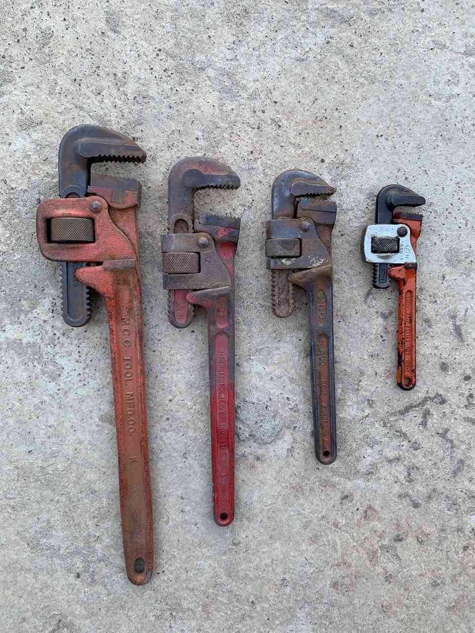 للبيع مفاتيح بايب مستعملة بحالة جيدة 
للتواصل واتساب ***********
