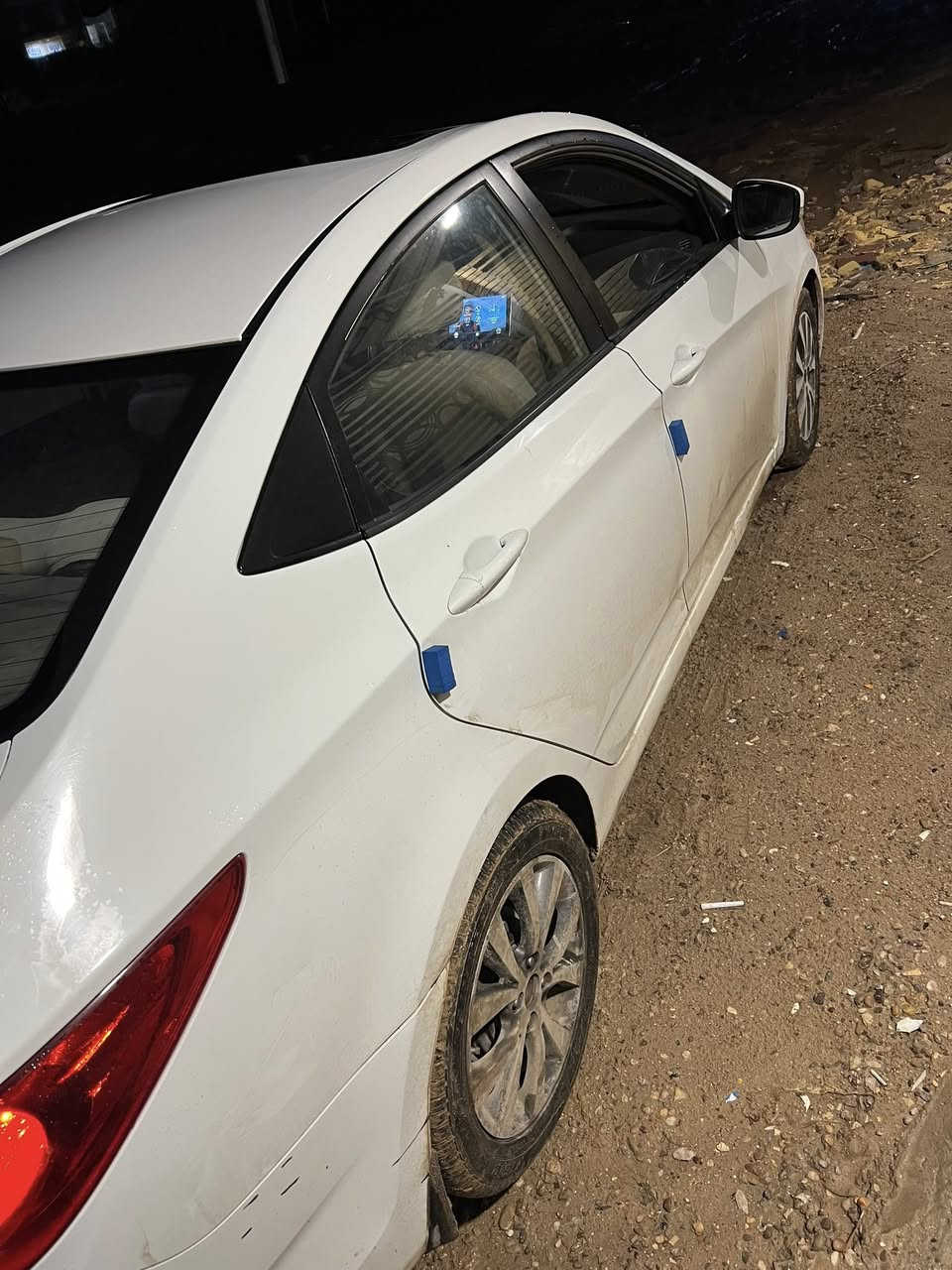 اكسنت 2015 للبيع فول مواصفات 
 محرك 1600دوش المرغوب
ضربة جاملغ الخلفي جهة السائق 
سيارة مال جناي 
السعر 98 

الرقم ***********
مكلف بلنشر هاذ رقم للتصال
