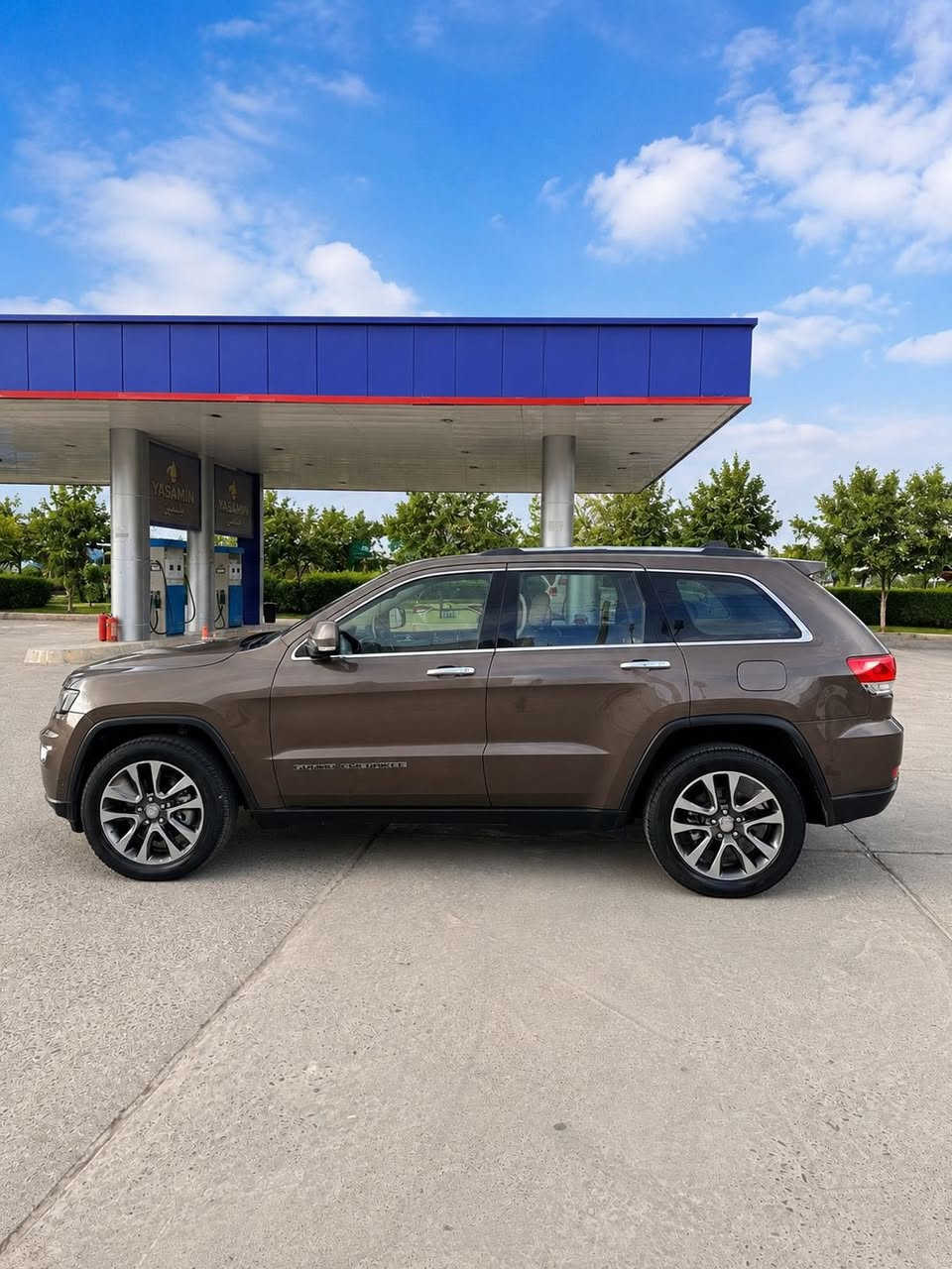 جيب گراند شيروكي 2018 (خليجي وكالة هارلم)
فول مواصفات 4x4 Limited Plus 

دفع رباعي ، بانوراما ، 3 شاشات ، كشنات تبريد تدفئة ، حساسات امامي خلفي

مكفولة كفالة عامة بدون حادث بدون صبغ
حتى الدعاميات بشرط ماشية قليل 57 فقط
سيارة جديدة كلش و متصرف دينار عليهة

كلشي بيهه بشرط كير ومحرك وكهربائيات وصدر بدون نقص

رقم وسنوية وهزة جديدة بأسمي 
مكان السيارة اربيل 

للاستفسار 

***********
