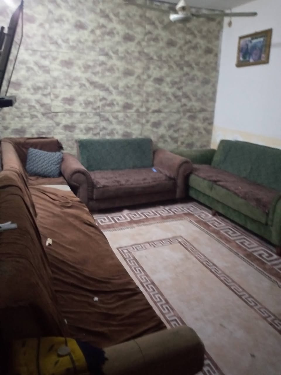 بيت زراعي سند 25 مرقم تطويب
خلف حي الحضارة قرب الصيطرة عبر المشروع حي الامام الباقر 80م عن التبليط
3غرف صالة استقبال مطبخ كراج مناور ستارة خدمات 
السعر 35
***********
