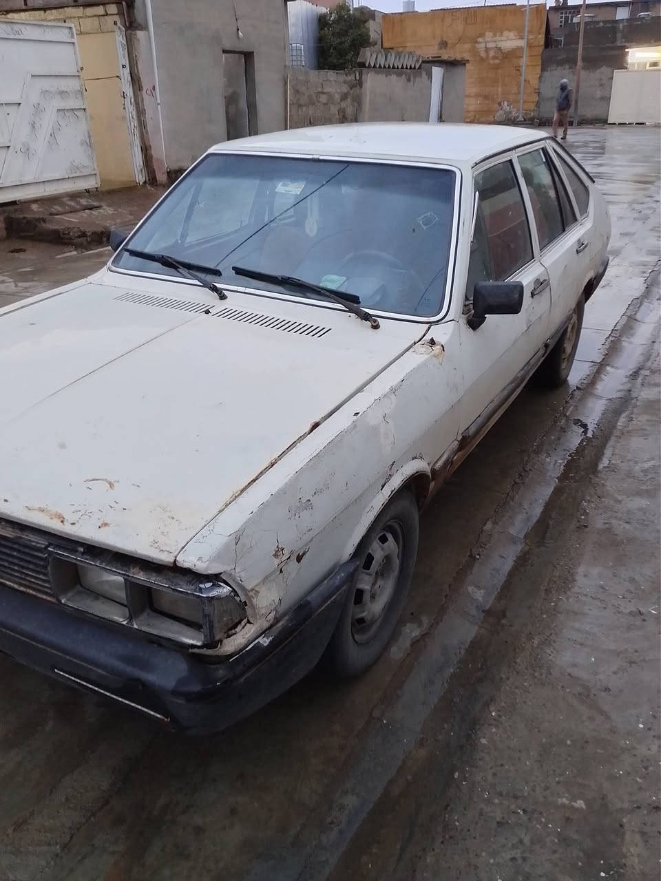 للبيع برازيلي موديل 87 محرك جيته خمسة كير رقم نينوى كابون بانزين بيهه ربع تايرات جديد صدر جديد العنوان كركوك قضاء الدبس السعر 15بيهه مجال ***********
