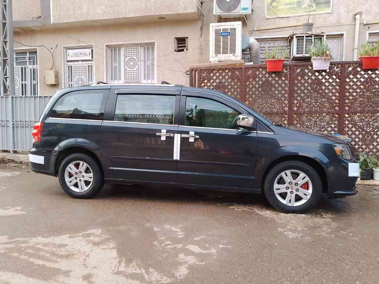 السلام عليكم دوج كرفان مديل 2013حادثهة جاملغ وبنيد
بدون لغود لون رصاصي رمادي 
مواصفات سياره 1/1
تحكم ستيرن 4جهات 
كشنات بلع 
كشنات حراري
ابواب سلايت كهربأ
3قطع تبريد
صندوق كهربأ
تشغيل عن بعد 
فرس سقفي
شاشه لمس
كامره خلفيه 
لايتات عالي ناصي زنون 
6 قطع جام كهربأ
بردات بلاديه 
حساس ستيرن 
حساس سكليتر 
حساس بريك 
ستيرن تتفأ
الاستفسار ***********
مكان شعب حي أور الشعب 
السعر 150
