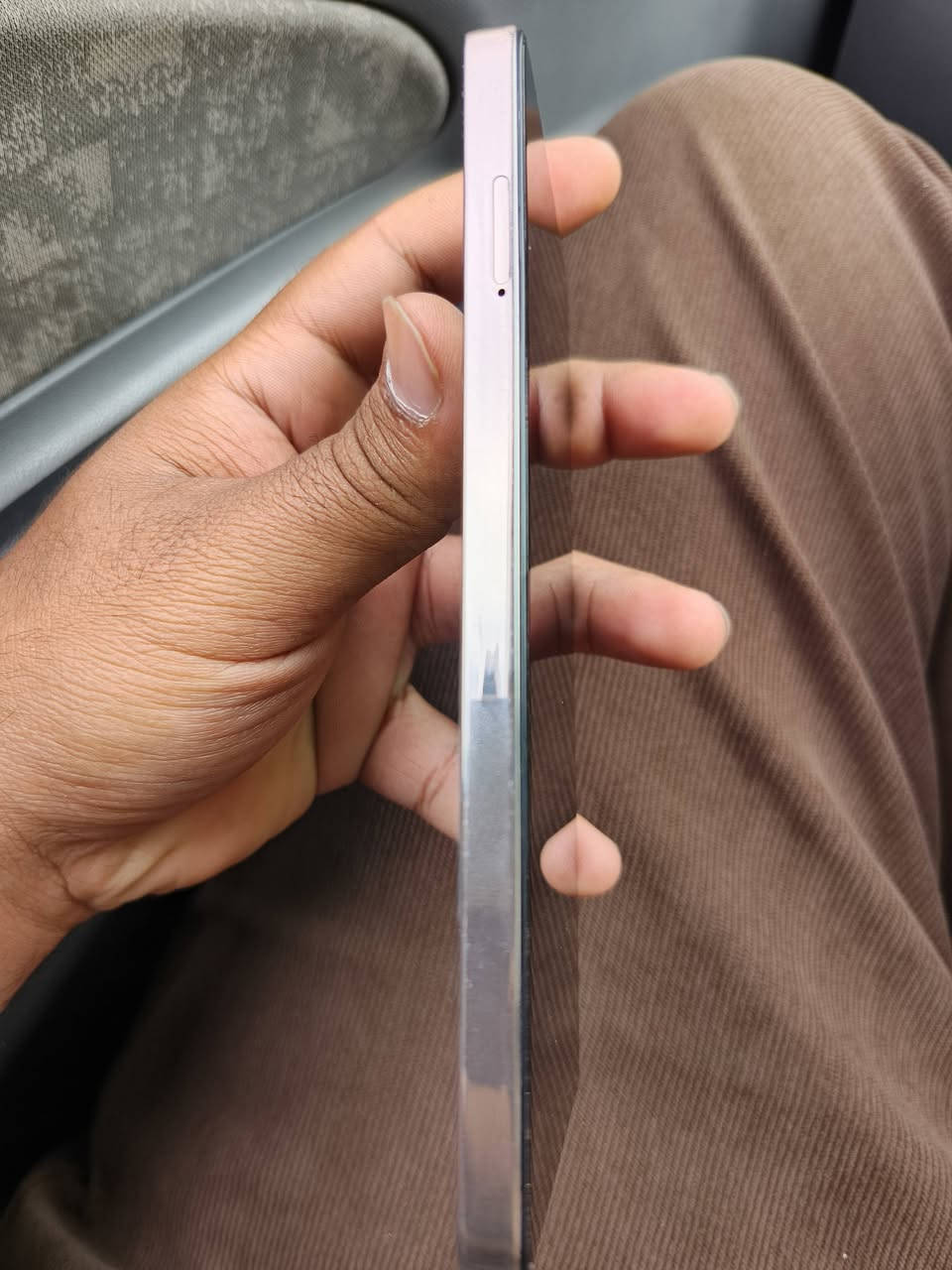 أنفنكس نوت30 برو للبيع بدون ملحقات ذاكرة 256 عشوائيه 8 جهاز كلش نظيف بس بي هذا الكسر الي بالظهر ومامصلحه سعره 125 وبي مجال قليل للتواصل ***********
