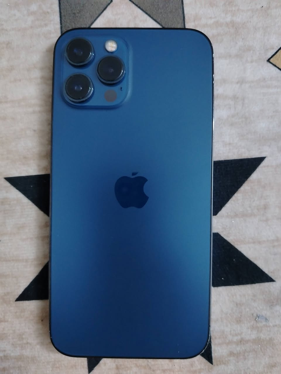 ايفون 12برو ماكس للبيع فول نظافة
ذاكرة 256 
بطارية 80 اصلية مامبدلة 
الشاشة اصلية مامبدلة
السعر 400 مكاني بغداد
***********
