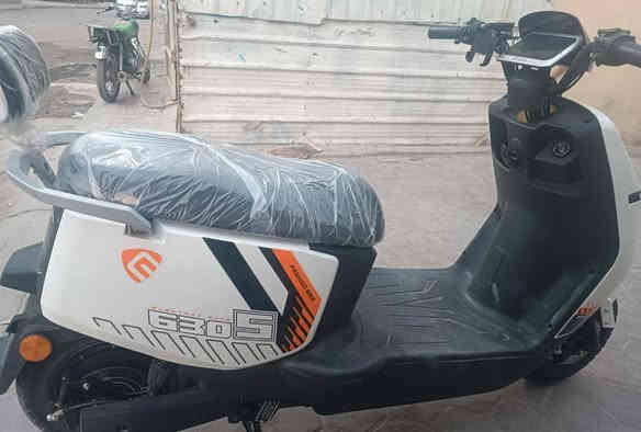 السلام عليكم دراجه شحن استوها طالعه امن الشركه وصالها اسبوع الدراجه الجديده للبيع سعرها 1,300 اللي يريدها يتصل على الرقم وانا بخدمته ***********
