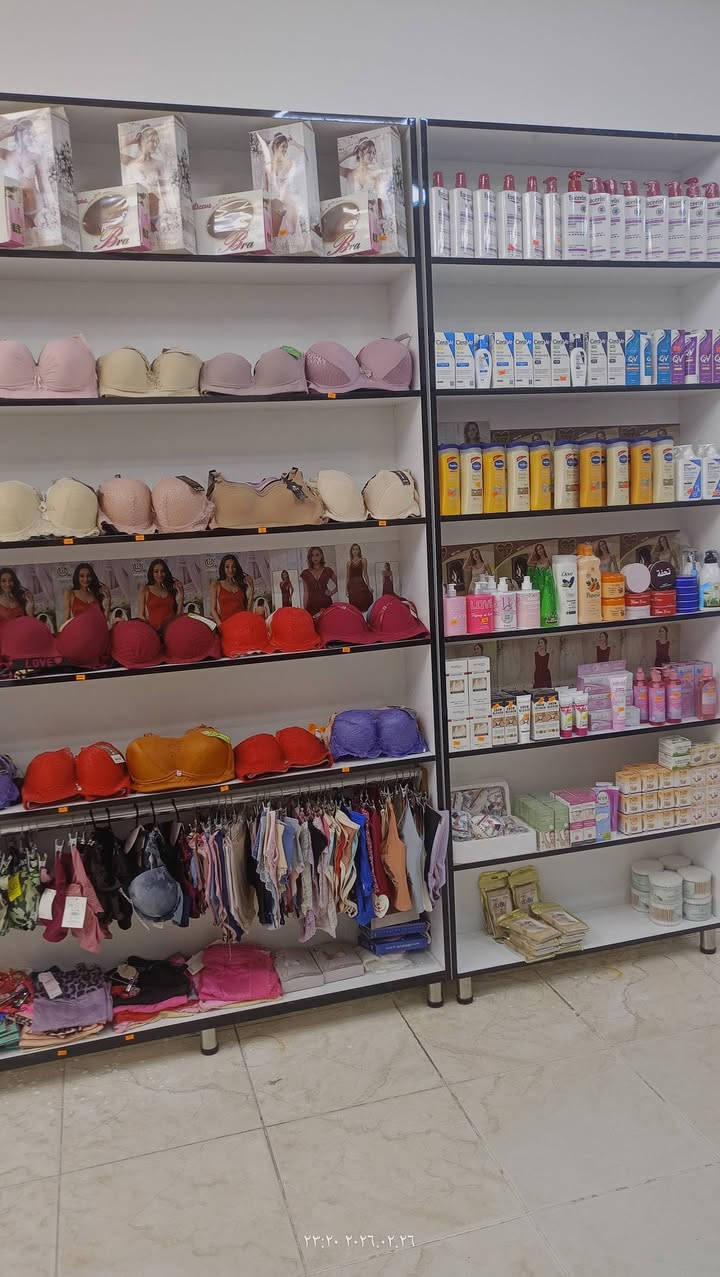 محل كوزمتك جاهز للبيع وبسعر مناسب يحتوي على 15 باترينة عرض 
🌍🌍الموقع جدا ممتاز سايدين بحركة الرئيسية مقابل مرطبات مولتي فروتي محلات هم قريبة من المحل وحلاقين وصالونات تجميلل
سبب البيع عدم التفرغ
أبيع شلع أو بجرد البضاعة
الراغبين التواصل على الخاص


**إذا كنت صاحب هذا الإعلان وتريد حذفه لأي سبب، رجاءا أرسل رسالة إلى الدعم الفني**