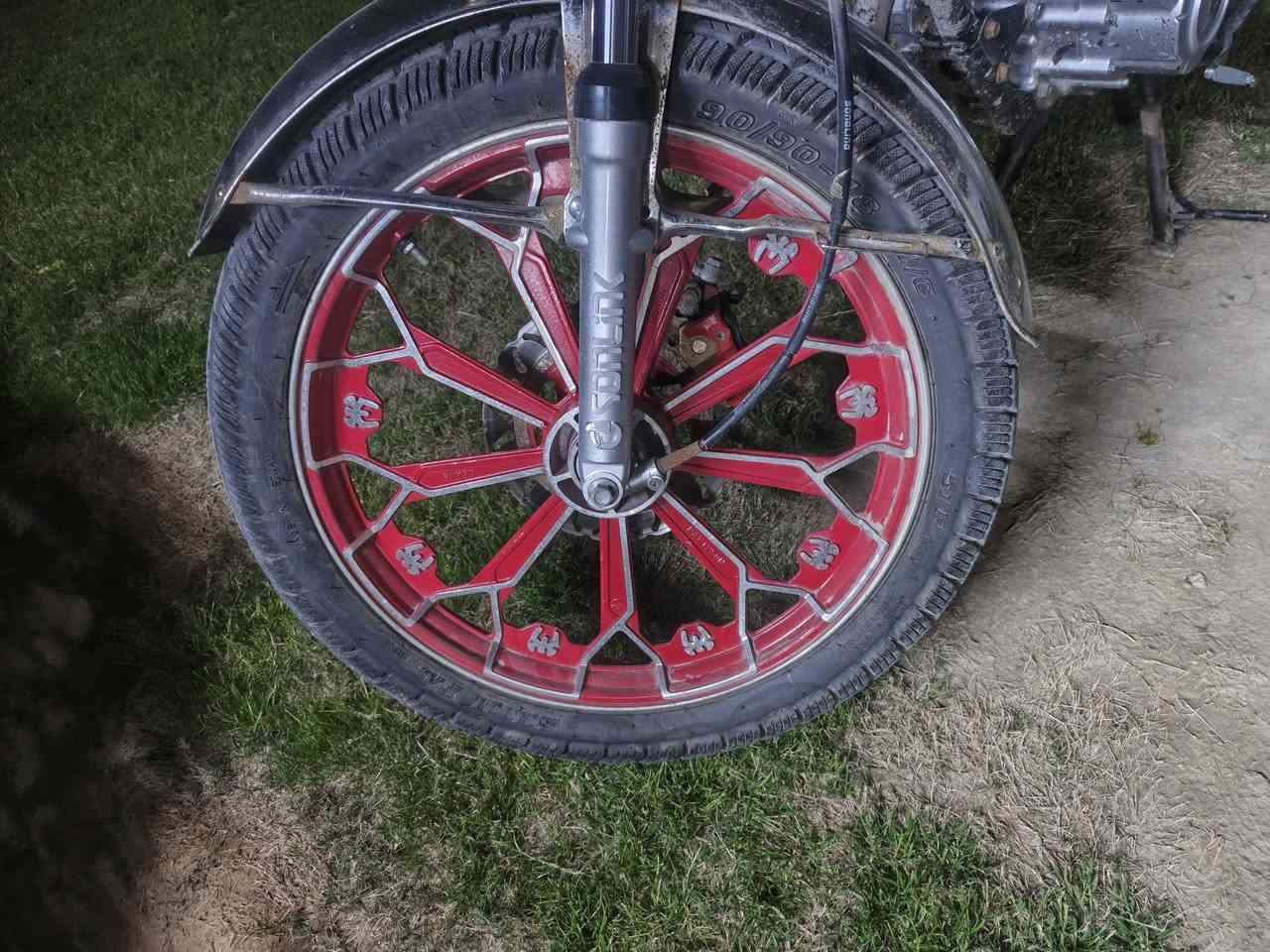 دراجة سيفان 24 اوراق سلف
شاشة الكتروني
ويل كب 
دراجة حلوة ونظيفة
نقص اشاير خلفية وبك فقط
تخم تاير جوبلس اصلي
باتري جديد
السعر 550 مجالها بسيط كلش
مكانها صويرة  شارع الكازينوات 
ومتواجد خاص٫٫٫
ماراوس فقط بيع


**إذا كنت صاحب هذا الإعلان وتريد حذفه لأي سبب، رجاءا أرسل رسالة إلى الدعم الفني**