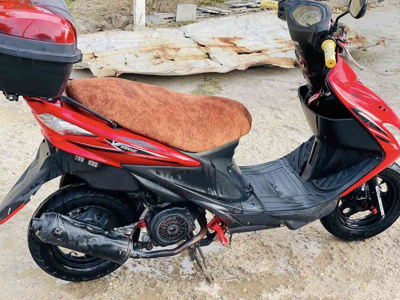 دراجه ادريس 140 الدراجه شغاله وكلشي شغال بيها  بس
(كامت يرادله تجفيت) السعر 300 وبيها مجال


**إذا كنت صاحب هذا الإعلان وتريد حذفه لأي سبب، رجاءا أرسل رسالة إلى الدعم الفني**