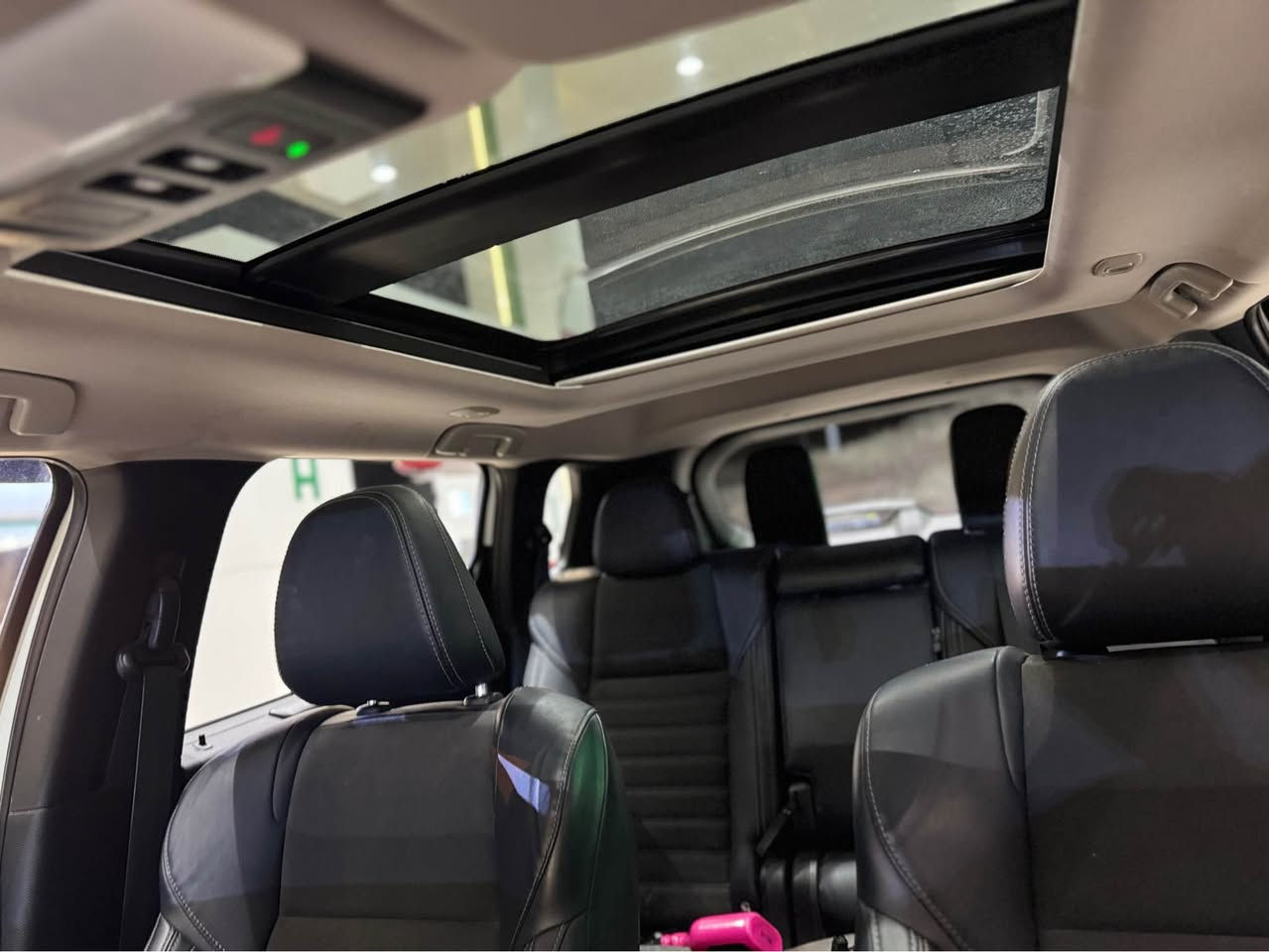📣 Mitsubishi Outlander 2024 بۆ فرۆشتن
زانیارییە گشتییەکان:
 جۆری ئۆتۆمبێل: میتسوبیشی ئاوتلاندەر (Mitsubishi Outlander) (
 مۆدێل: ٢٠٢٤ (سفری شەریکە)
 ڕەنگ: سپی مرواری (سەقف ڕەش و ویل ڕەش شان ڕەشی بیلاد- دوو ڕەنگ)
 ڕەقەم: - هەولێر
 کیلۆمەتری ڕۆیشتوو: ٣٠,٠٠٠ کم (سی هەزار کیلۆمەتر ڕۆیشتووە):
 بۆیاخ: بەشەرتی نەبوونی هیچ بۆیاخێک (کلین و بێ بۆیاخ).
 گێڕ و مەکینە: بەشەرتی شەریکە، زۆر خاوێن و بێ کێشەیە.
💰 نرخ و پەیوەندی:
 نرخی: ٢٦٥ وەرەقە ($26,500)
 ژمارەی پەیوەندی (کۆرەک): *********** 📞
 ژمارەی پەیوەندی (ئاسیاسێڵ): *********** 📞 رانية, السليمانية
