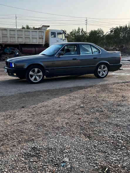 سلام عليكم
بي ام 525 

بلاد سنويه وبليته أصل 

محرك مفتوح كلهربايات كله شغاله 
كير مكينه بيه صوت رواجز بس من تشغل 
 حداديه 
خير من الله 

سعر 35ورقه وبيه مجال 

***********
