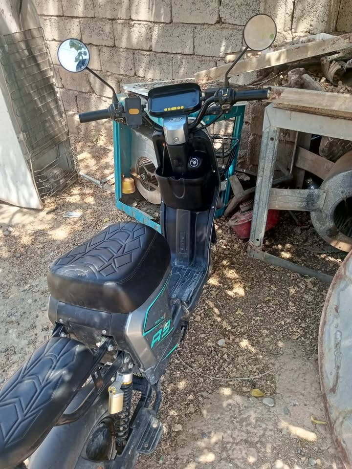 سلام عليكم R9للبيع اقره المنشور زين لا تكلي شبي ما بي سعر450بي مجال
R9
سعر450وبي مجال 
مستخدم شي قليل ما يعوزو ولا غرض 
بطاريات لسع تراب شركه عليهن 
معا سويجات 2و بصمات 2
موطور نضيف انضف من صوره
***********
مابي واتساب متواجد عل فيس او خابر عل رقم
ناصر عامر
