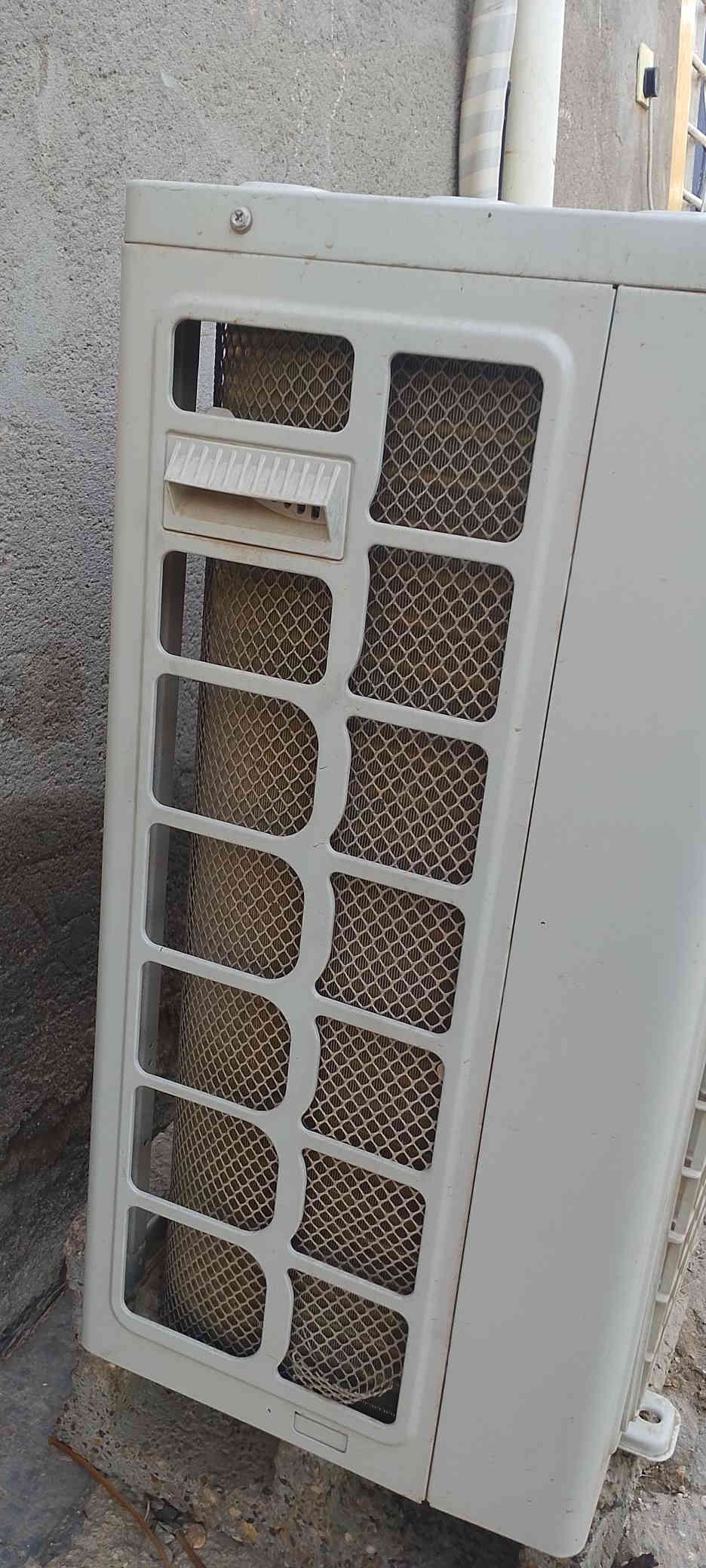 السلام عليكم سبلت ٢ طن تدفئه تبريد اسمه موجود بالصوره جديد نظيف للبيع 
اذا شراي اتصل .***********
