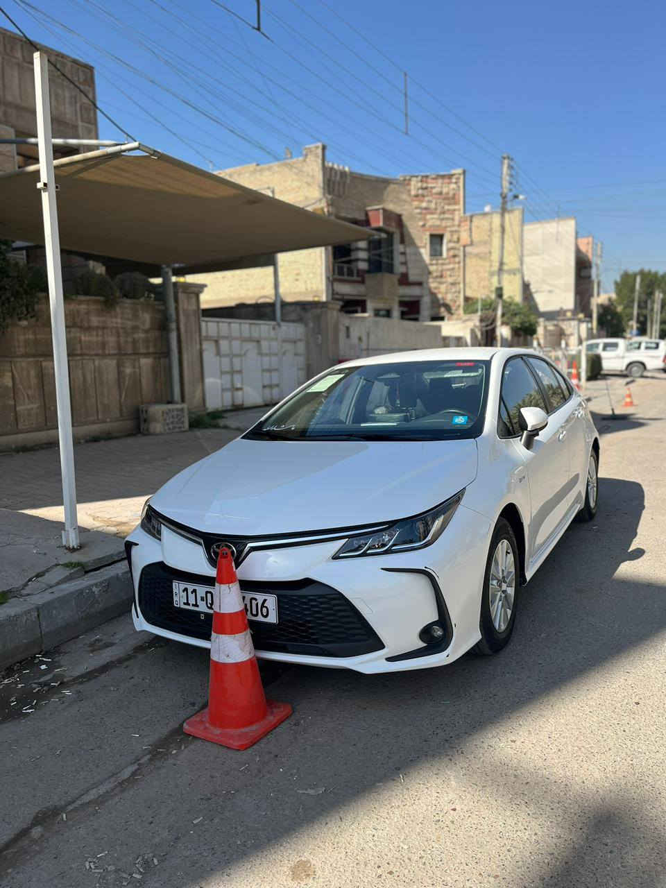 سلام عليكم 
كورولا للبيع 24هايبرد سعر 140بيه مجال هاتف *********** ماشيه 22 مكفوله من صبغ بس بارد بسيط بل جاملغ الامامي
