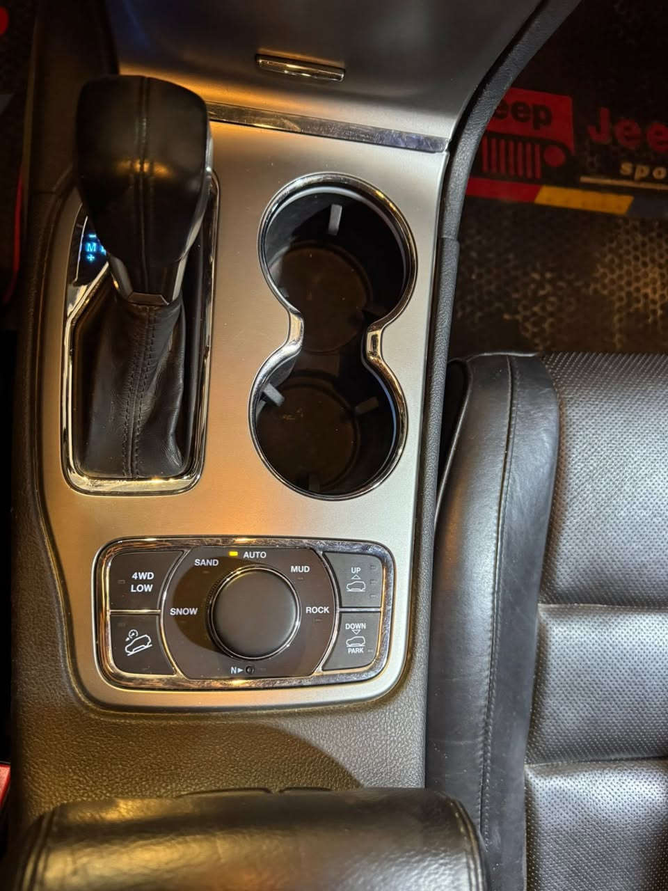 جيب سومت 2017 وارد امريكي
حادثها جاملغ وبنيد بدون دواخل

* نظام جكات امامي خلفي صعود ونزول 

* رادار امامي مع مانع تصادم . 

* رسالة ترحيب . 

* قيادة ذاتيه عند المنعطفات * ⁠

* تحذير الخروج عن المسار . 

* ⁠رادارات 360 

* ⁠توقف ذاتي عدم الاصطدام 

* توقف ذاتي عند الوقوف ( نظام اقتصادي)

* دفع رباعي 4x4 

*  زراكات لايت   . 

*  

* صفي المقاعد الأمامية كهربائية .

* ذاكرة لحفظ وضعيات الجلوس . 

* صفي المقاعد الأمامية مع تبريد وتدفئة . 

* تدفئة ستيرن 

* صف المقاعد الخلفية مع تدفئة . 

* انظمة القيادة على حلبات السباق . 

* نقطة عمياء .

* ويل سومت بلاد قياس 20 انج .

* مقود السائق من الجلد  .

* مقود السائق كهربائي . 

* تدفئة ستيرن . 

* سقف بانوراما .

* شاشه كبيرة مع نفكيشن GPS . 

* مصابيح امامية زنون . 

* المصابيح الأمامية مع LED لايت . 

* كشافات ضباب بروجكتر زنون . 

 . 

* تشغيل عن بعد .

* الصندوك كهرباء 

* حساسات أمامية . 

* حساسات خلفية .

* كاميرا خلفية .. 

* مرايا جانبية قابلة للطي . 

* بلوتوث تلفون . 

* محدد سرعة . 

* نظام بريك اوتماتيكي ( Auto Break System ) . 

 ماشية 78 الف كيلو متر

رقم الهاتف ***********

السعر188 وبيها مجال كلش بسيط

المكان لمنصور دور لسود
