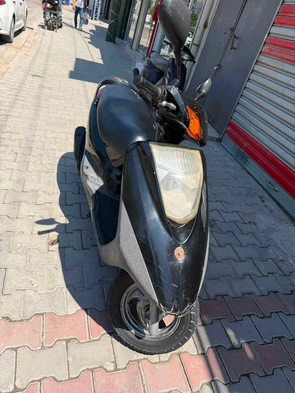 سلام عليكم للبيع دراجه بريز برغي مامفتوح بيها كفرات بلادي ختم من طول لطول سلف بلادي كابريتر بلادي كلشي بلادي كهربائيات شغاله تجي وشوف بعينك سعر ٨٠٠ وبيها مجال حك جيه العنوان اسكان المنصور شارع المخازن *********** تواصل
