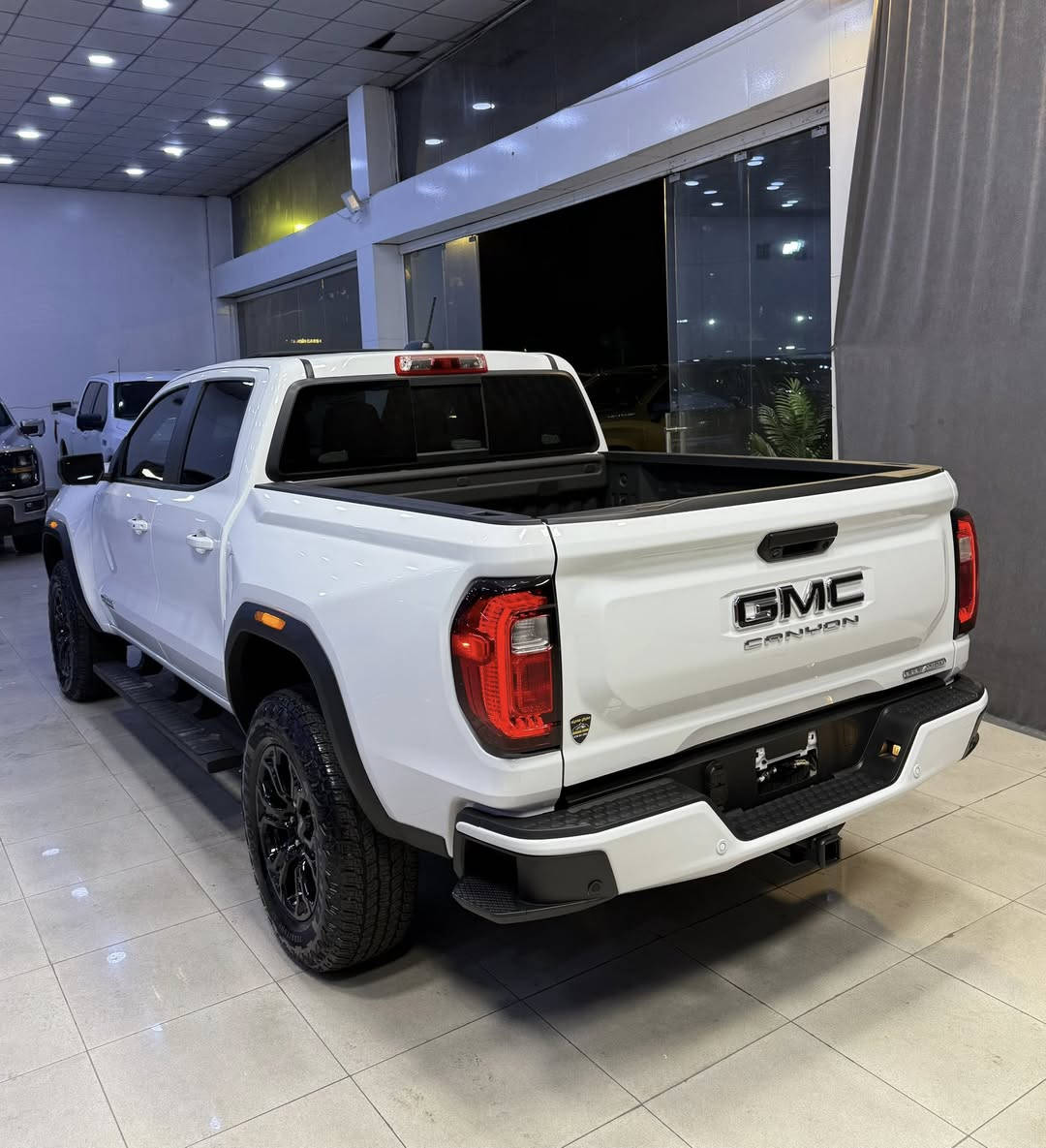 GMC Canyon 
2024 Elevation 
4i - 2.7T - 4x2

بسمە و شغال
شاشە کبیر
٤ کامیرە
لایت لید
بگ لایت لید
کوشینات جلد و کهرابایی
کوشینات هیتر
گیج الکترونی
رادار
ئوتو ستوب
ویل ١٨

11.000 mile
بدون صبغ
سعر 325 ورقە

معرض ( مەدینە ) اربیل شارع ١٠٠م
0750 261 2500
0772 665 1010
