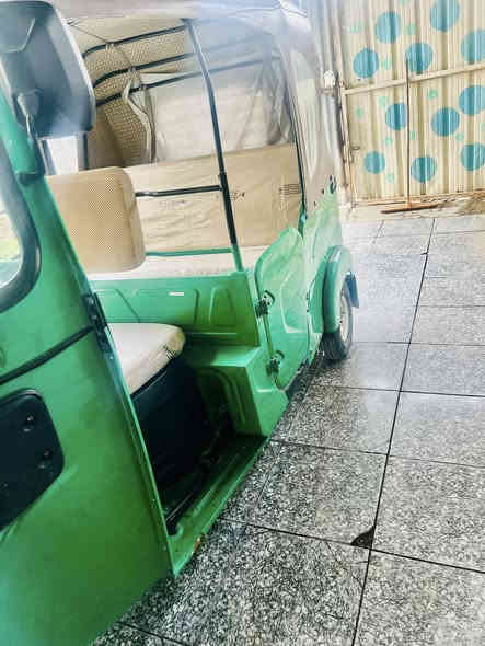 سلام عليكم تكتك للبيع موديل :22:اوراق كامله تكتك حلوه ونضيفه بيهة بس دوس وما مسويهن على حطتهن  
السعر//7.800وبيهة مجال /***********
العنوان //الدوره ابودشير
