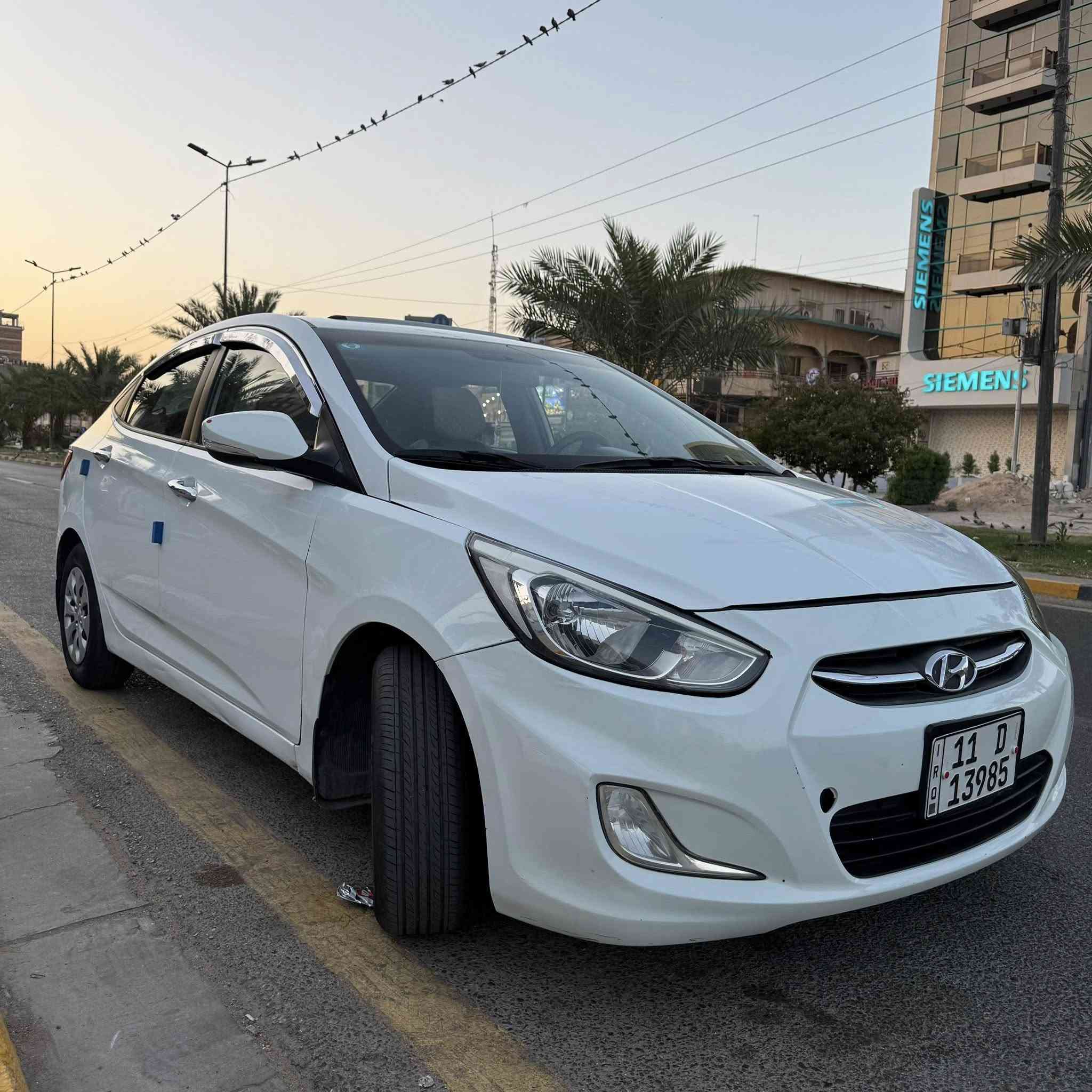 اكسنت 15 خليجي
فول مواصفات فتحة اشاير بلمري 
ماشية 108 
السيارة نضيفة على ايدي من البيت للشغل 
تبريد ثلج 
***********   
سونارها موجود ورا السونار طخه خفيفه صورتها موجودة بلجاملغ الخلفي بارد 
السعر 110 مجالها بسيط 
مكان السيارة اليرموك اربع شوارع
