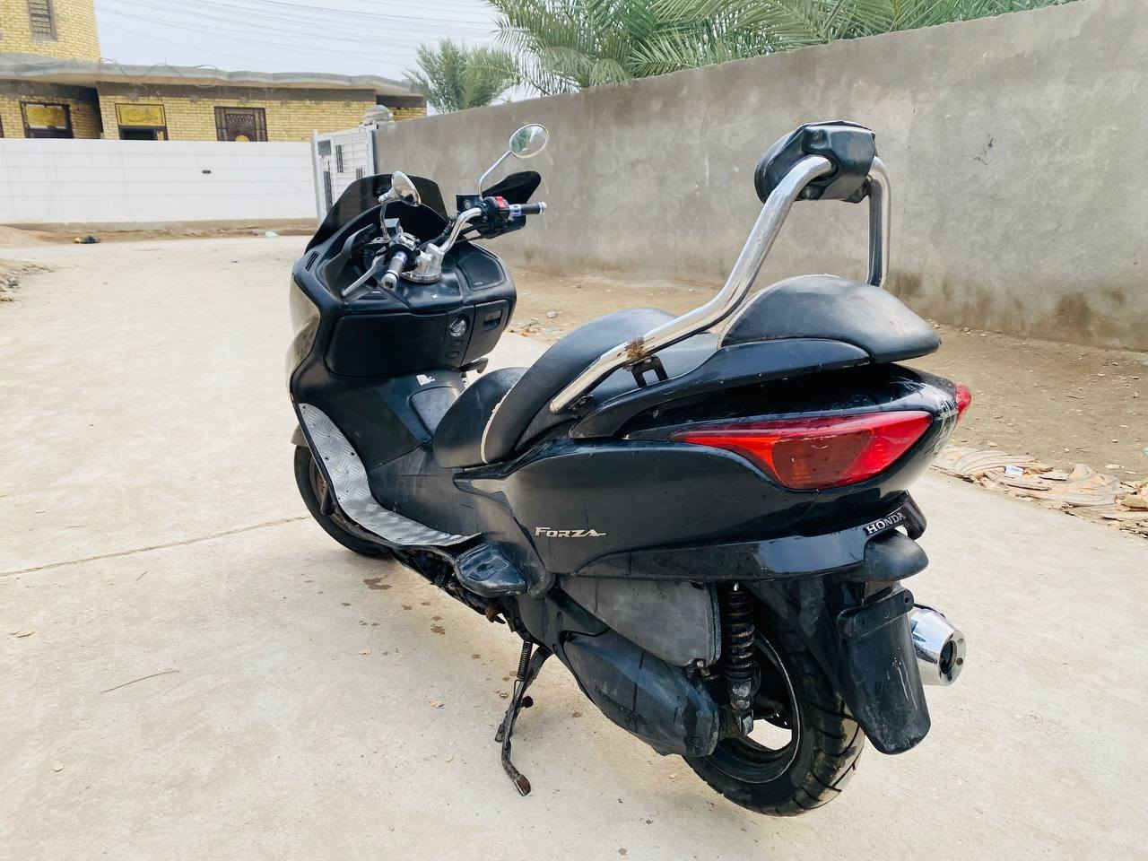 سلام عليكم مكلف بالنشر فورزه 08 للبيع السعر 700 وبيها مجال مكاني ذي قار قضاء الدواية  رقم صاحب الدراجه ***********
