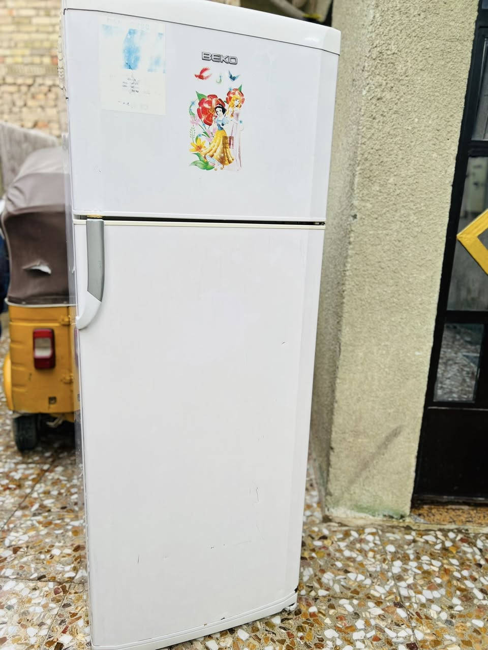 ثلاجه حجم كبير تشتغل سعرهه 200 بغداد مدينه الصدر للاستفسار ***********
