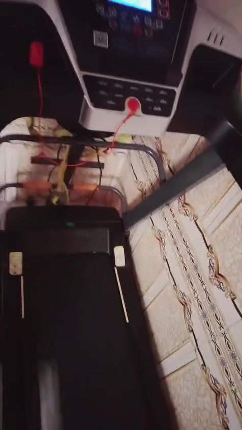 جهاز جري كهربائي (Treadmill) منزلي.
جهاز اخو الجديد استعمال شخصي يتحمل وزن 150
سعره 250 وبي مجال 
للاستفسار 
***********
