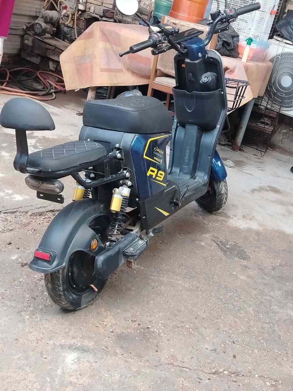 للبيع دراجه r9 موديل ٢٠٢٤ السعر ٤٠٠ وبيه مجال للاتصال *********** موجود واتساب
