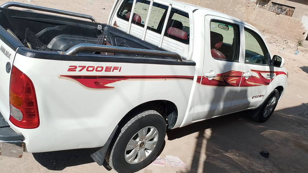 السلام عليكم لبيع بيكم هايلوكس موديل 2010 فلاحي كويتي دشبول رصاصي منضومه تبرير جديده منضومه ماء جديد باتري جديد وصور السونر موجوده بل منشور 
الموقع بغداد السيديه غير متواجد على الفيس 
السعر 140 وبيها مجال قليل رقم تلفون *********** بغداد, العراق
