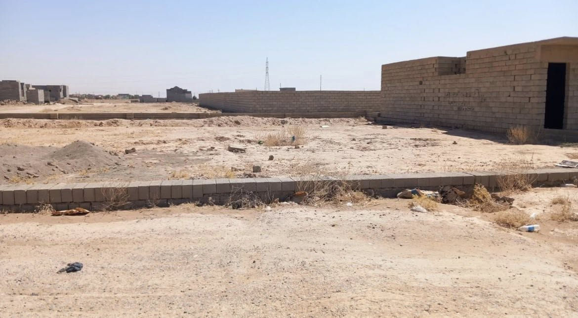 سلام عليكم قطع أرض للبيع 3قطع
حي الفرسان قرب القواس
القطعه مساحه 200متر
كدامها شارع ورها شارع 
ماء +كهرباء واصل 
التواصل ***********
‭0781 779 2387
