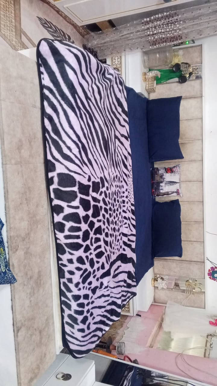 غرفه نوم لبيع 12قطعه مثل ما واضح بل صوره غرفه أحله من صوره مستخدمه 5اشهر كنتورعالي  8بيبان غرفه تسكام للاستفسار اتصل عله *********** عنوان نجف
