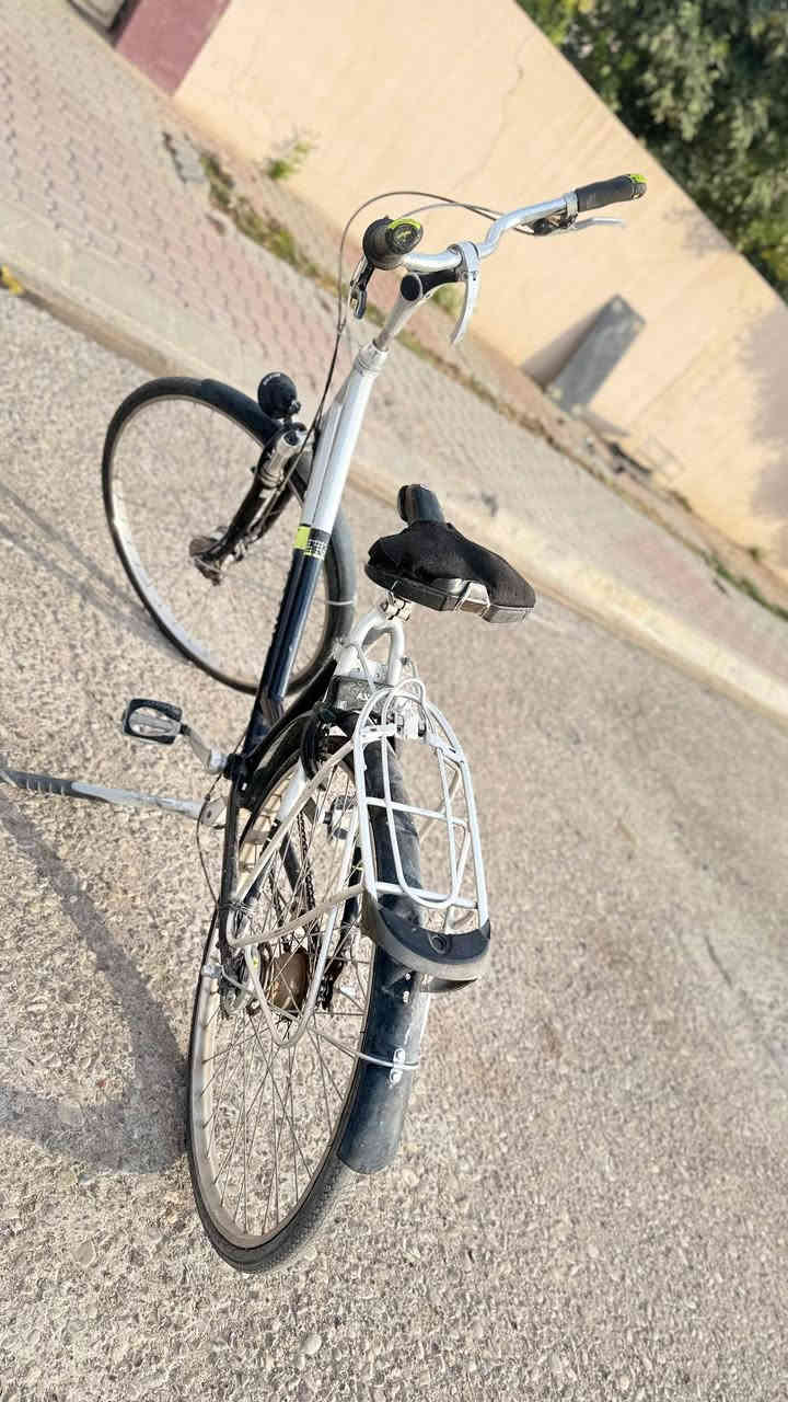 سلام عليكم ورحمة الله بايسكل للبيع السعر 50 وبي مجال الموقع كركوك قادسيه الثانيه الرقم ***********
