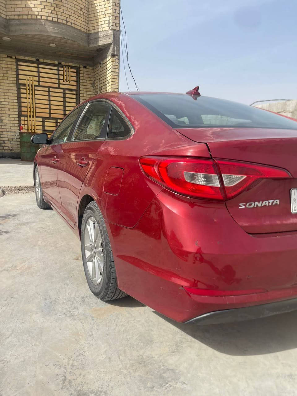 السلام عليكم
سوناتا للبيع موديل (2016) امريكي نظام سبورت شاشه كامره خلفيه السياره اخت الجديده بيها اربع
 قطع صبغ بدون حادث (الجاملغات الخلفيه +
الجنطه+باب الصدر)  السعر 100 وبيها مجال مكان السياره بابل طريق السده 
الاستفسار (***********)
