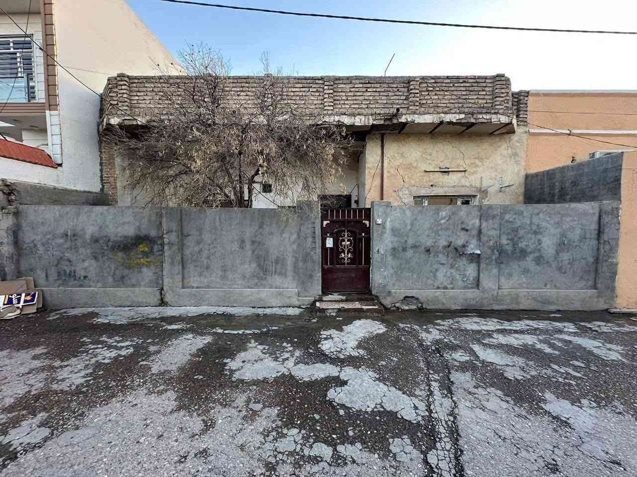 دار للبيع منطقة مزرعه فرع صالون اشواق طابو صرف المساحة 260 متر واجهه 13 نزال 20 السعر 80 وبي مجال للاستفسار ***********
