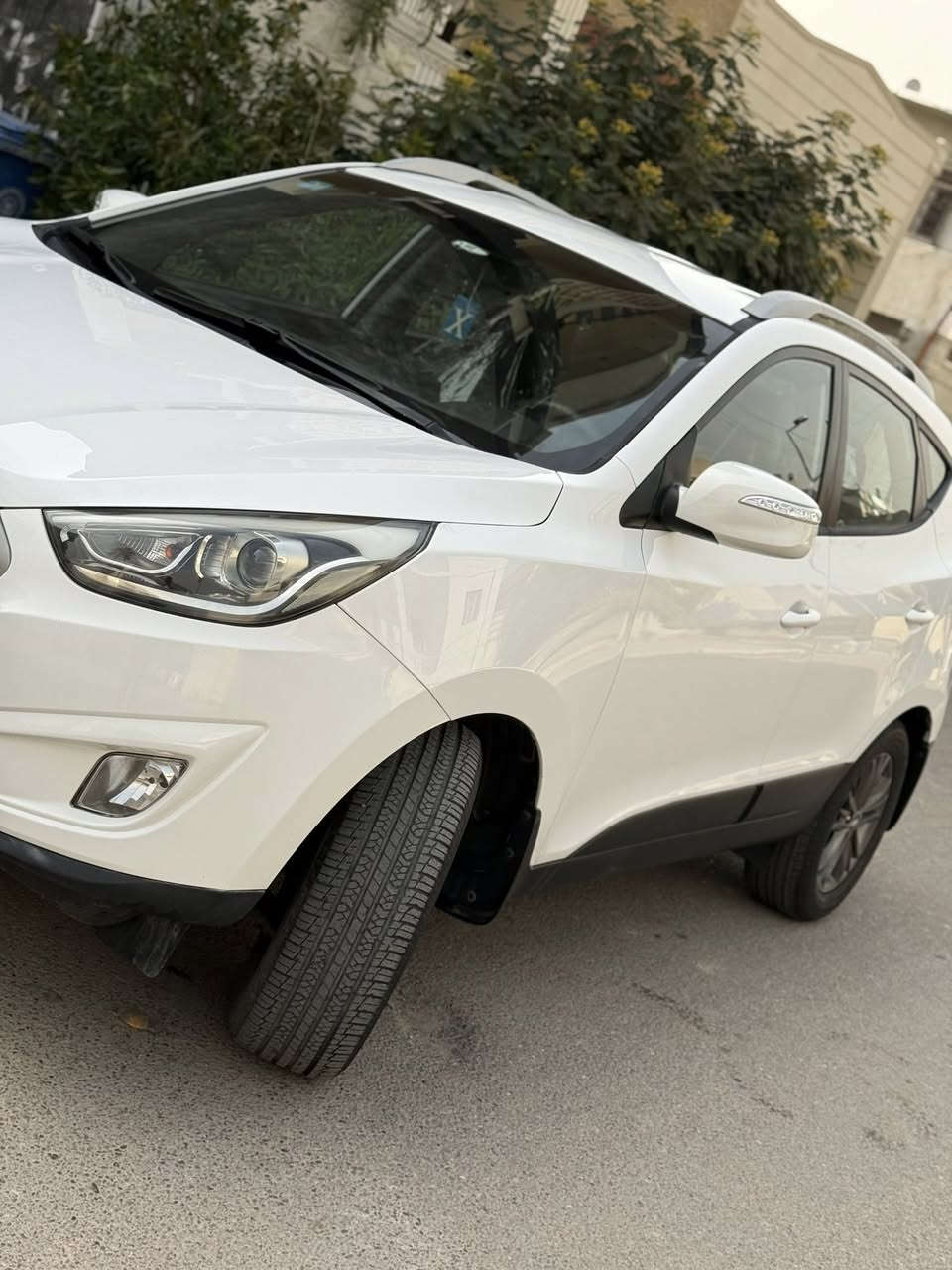 السلام عليكم
هونداي توسان 2015 خليجي اللون ابيض 
ماشيه 78 الف كيلو 
والرقم بغداد الماني سنويه جديده 
بيها صبغ اللي مأشر بالمنشور والصور  كير ومحرك مكفوله 
والسياره جاهزه من كلشي 

قماره حديد
محرك 2000 دوش 
داخل جلد اصلي 
شاشه اندرويد 
ويل كب كروم عدد5
لد نهاري 
لايت عدسه 
تبريد خلفي 
السياره خليجيه وجاهزه ورايدها  ( 138$)
والاتصال ***********
بغداد / الوزيريه
