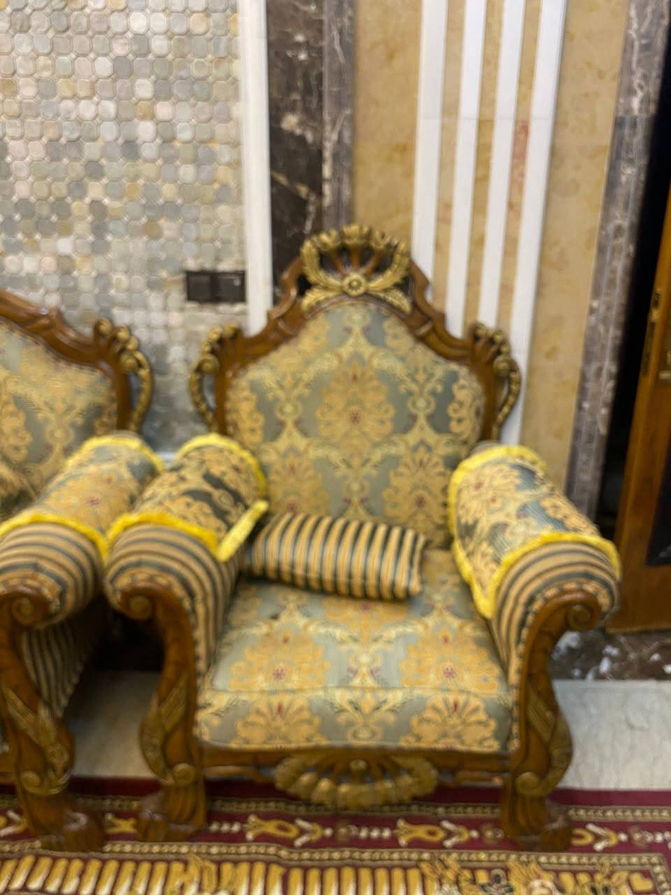 سلام عليكم ورحمة الله وبركاته تخم للبيع كلش نضيف 16 مقعد
عنواني بغداد البياع للاستفسار الاتصال على الرقم ***********
