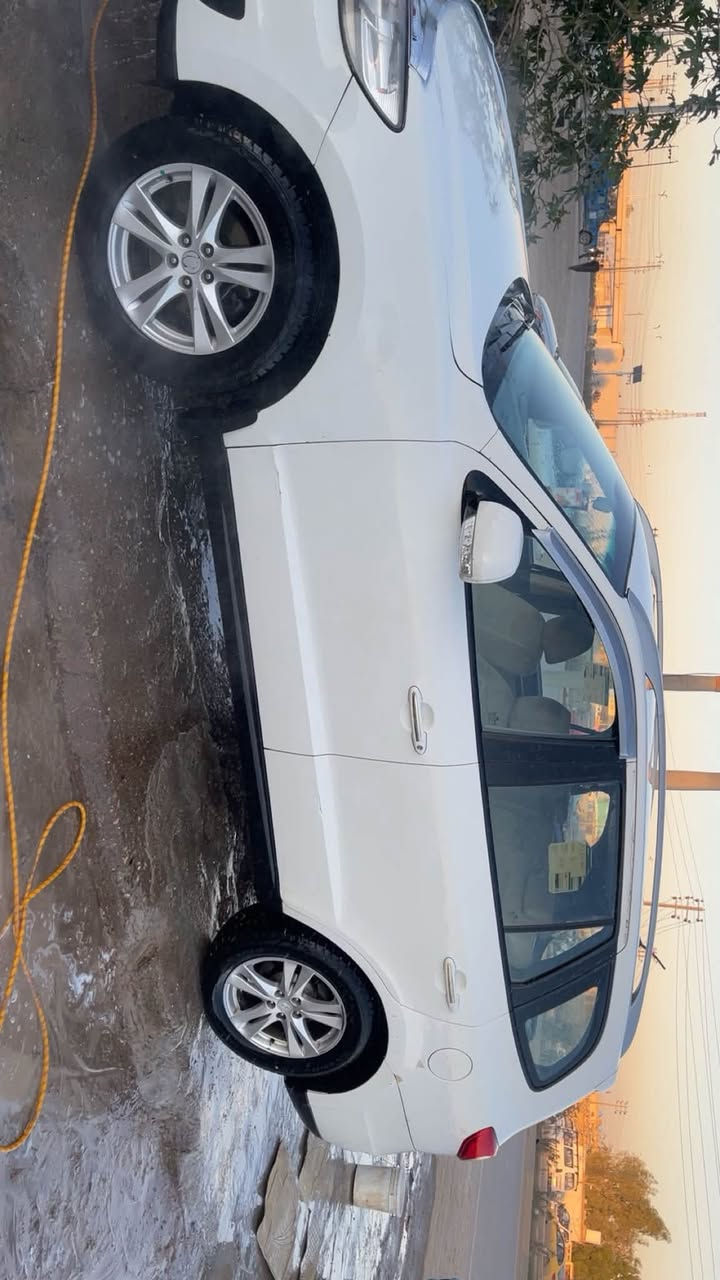 ادور مراوس فقط  بسورنتو من ١٦يالى ١٩سنتافي موديل ٢٠١١خليجي مكينه 6سلندر 
***********
