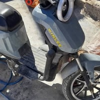 دراجة كهربائية • سرعة ١٠٠ • محتاجة بطاريات