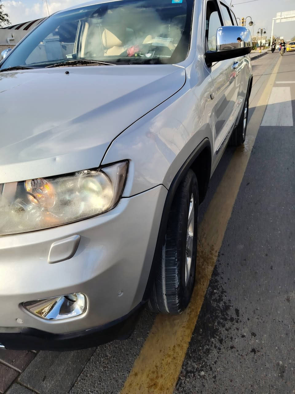 سلام عليكم 
جيب لاريدو 2013 لون سلفر 
وارد خليجي كفاله عامه 
رقم بغداد تحويل ثاني يوم 
سياره جاهزه خير من الله عليه ادامه كامله صدر جديد 
فول فول 
فتحه 
حساس انزلاق 
استيرن كهربائي 
تبريد كشنات 
فور ويل 
مري شفط 
كشن كهربائي 
فول فول بعد بيه هواي موصفات 
سياره تاخذه ربع متصرف عليه شرط الفحص 
***********
مكاني بغداد 
سعره 205 وبيه مجال
