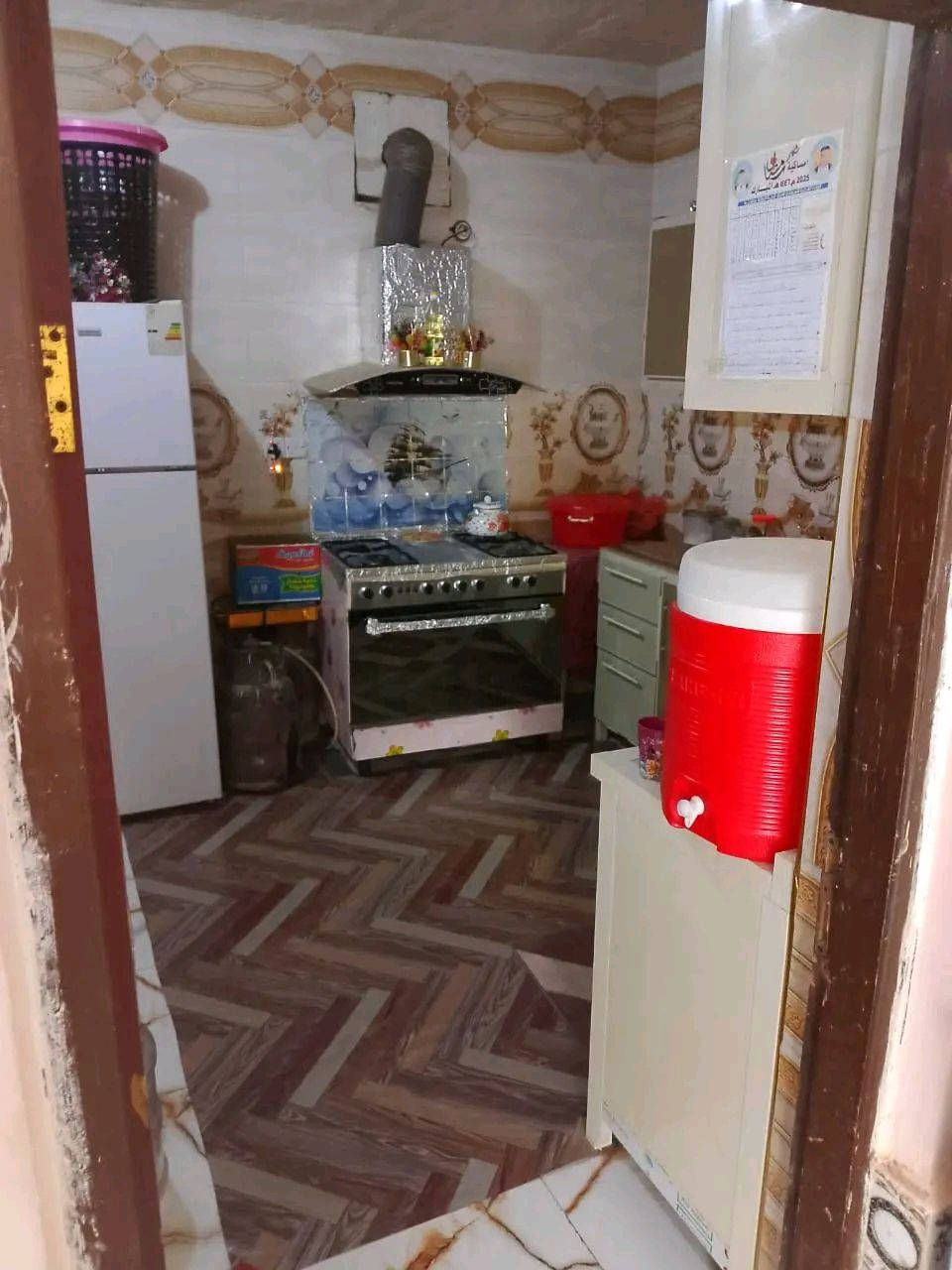 دار للبيع المساحه 100 متر مربع
يحتوي على غرفه وصاله وستقبال ومطبخ وصحياة وحمام العنوان حي العسكري الثالث شارع 30 مرجعة مكتب الكعبي للعقار *********** وتساب اتصال
