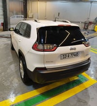 جيب بزون شيروكي موديل 19 بسمي مكينه 4 وارد امريكي سعر 130 //  07741221...